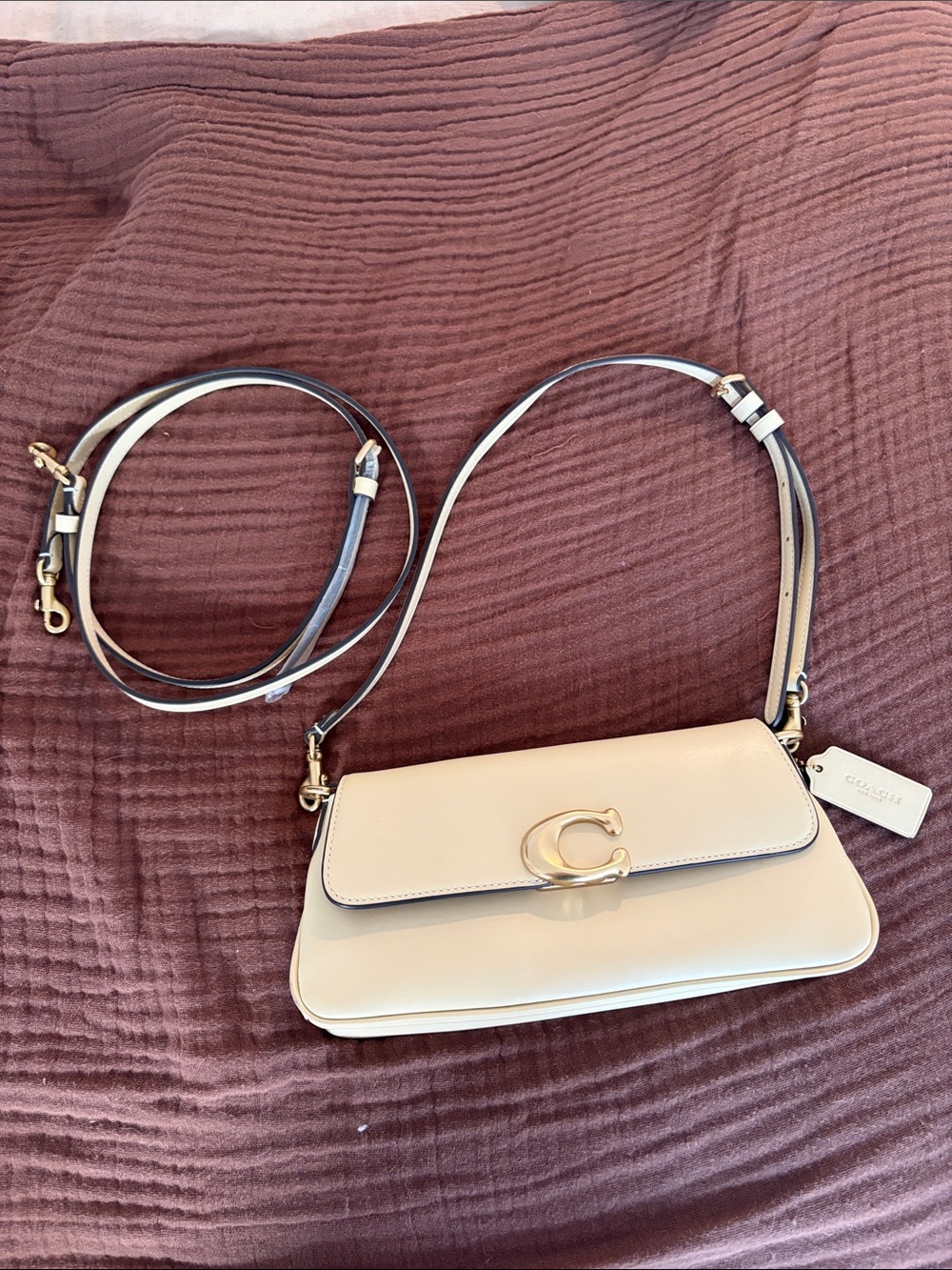 Coach Cream Baguette ‘Jet’ Shoulder Bag - Picture 9 of 11